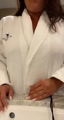 This milf has a hotel room for the night - free porn video