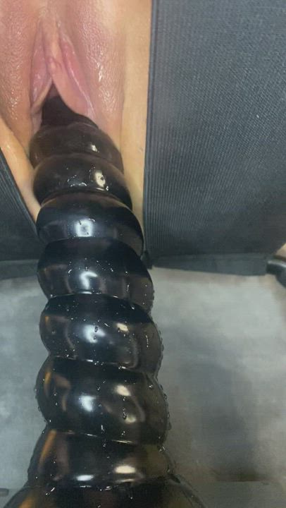 Huge dildo has me squirting like a damn fountain 💦💦⛲️ - free porn video