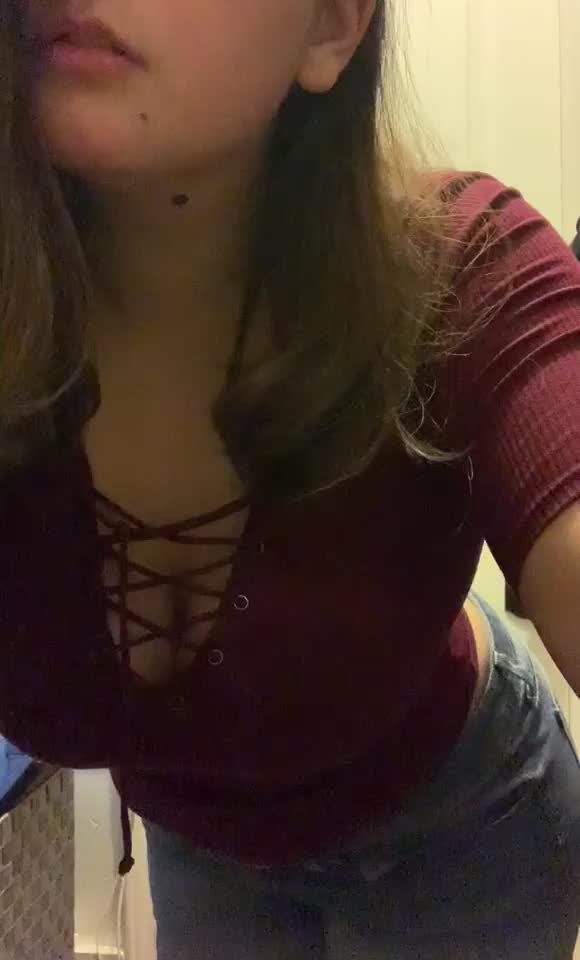 Meet me in the closet? - free porn video