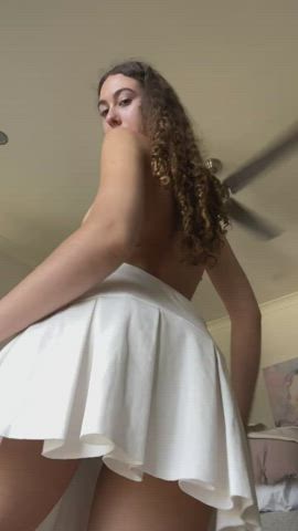 Spreading my ass for strangers on the internet - free porn video