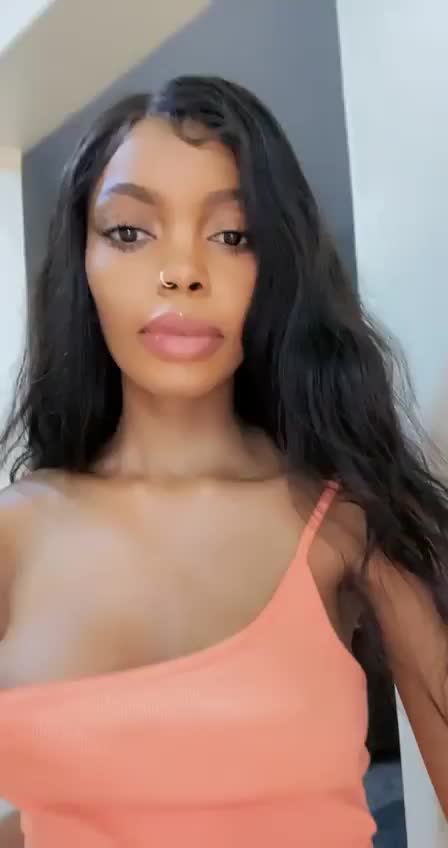 They like to bounce when I walk - free porn video