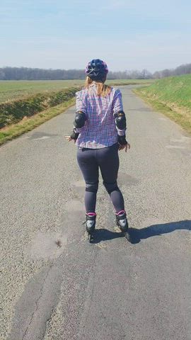 I wonder what the driver thought when he saw a girl on roller skates with a bare ass. [GIF] - free porn video