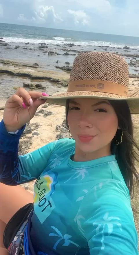 flashing my boobs at the beach - free porn video