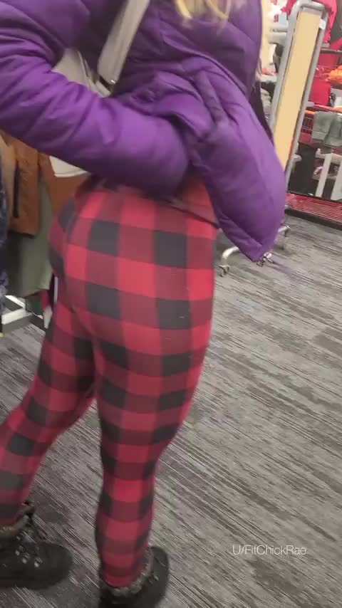 Right behind the employee [gif] - free porn video