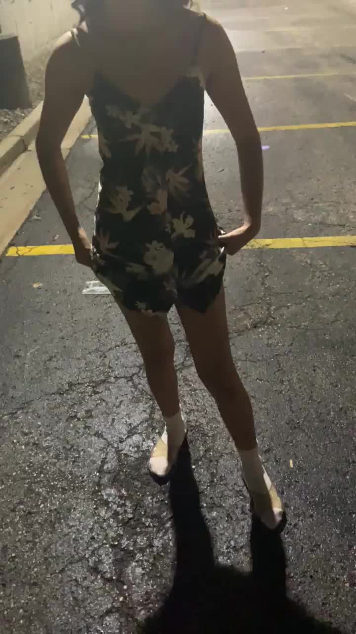 Told my girl not to wear panties on our date, later I told her to show off her sexy body like a whore. Dont worry I fucked her good for being a good slut - free porn video