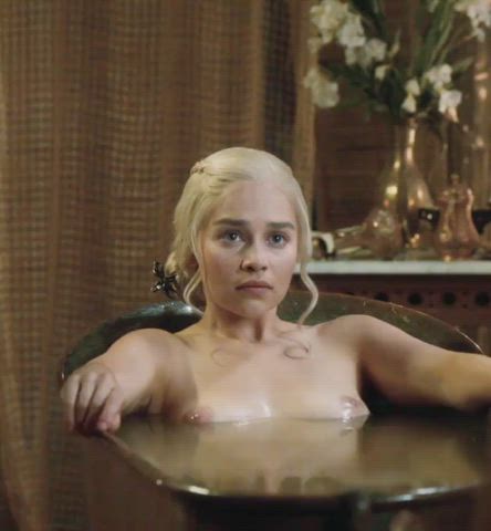 Emilia Clarke in the tub - free porn video