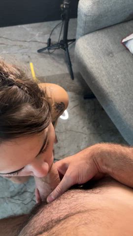 I love sucking cock and all of my guy friends know it - free porn video