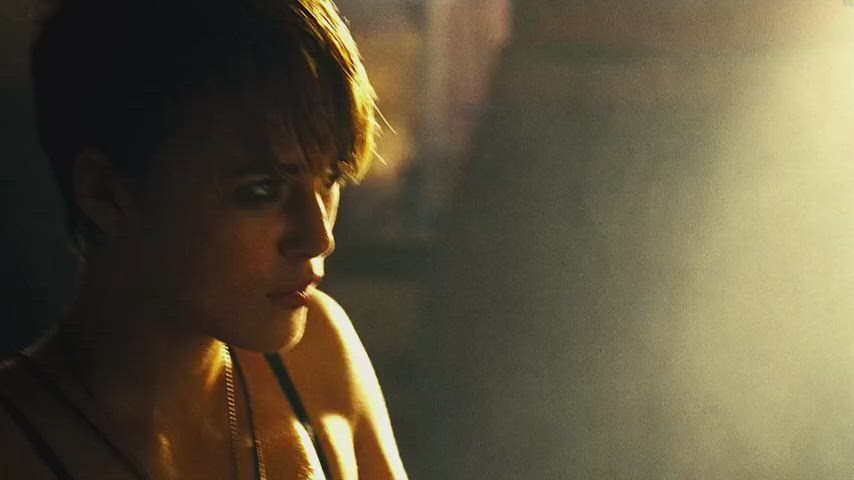 Keira Knightley Giving a lap dance - free porn video