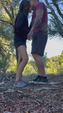 Daddy gets in anywhere, even on the trail 😜🍆 - free porn video