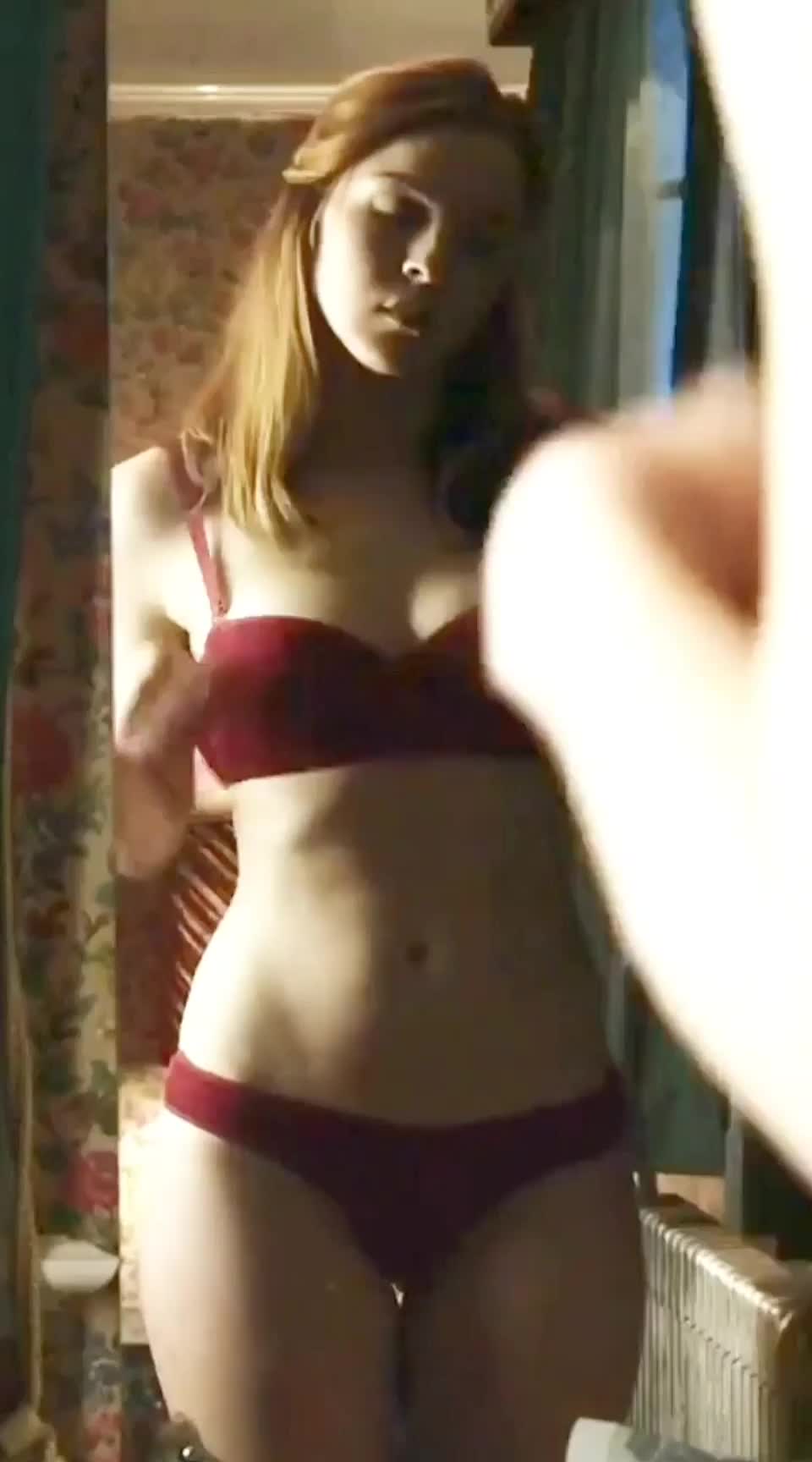 Aisling Knight Sexy Body in 'The Sitter' - free porn video