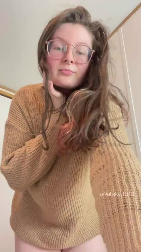 Nerdy girl ready for fun - free porn video