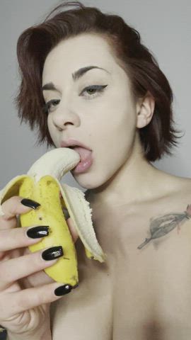 don't min my 18yo ass (or better tits :P), it's just a banana - free porn video
