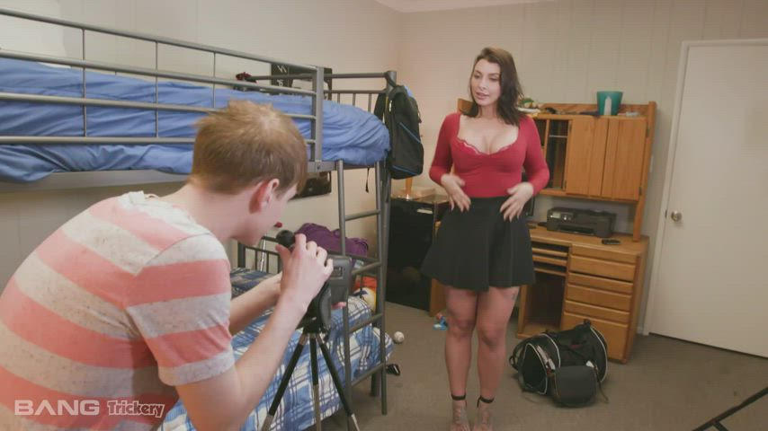 Ivy Lebelle Gets Tricked Into Fucking A Fake Production Assistant - free porn video