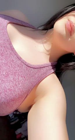 There’s some huge titties hiding under my sports bra 🙊💦 - free porn video