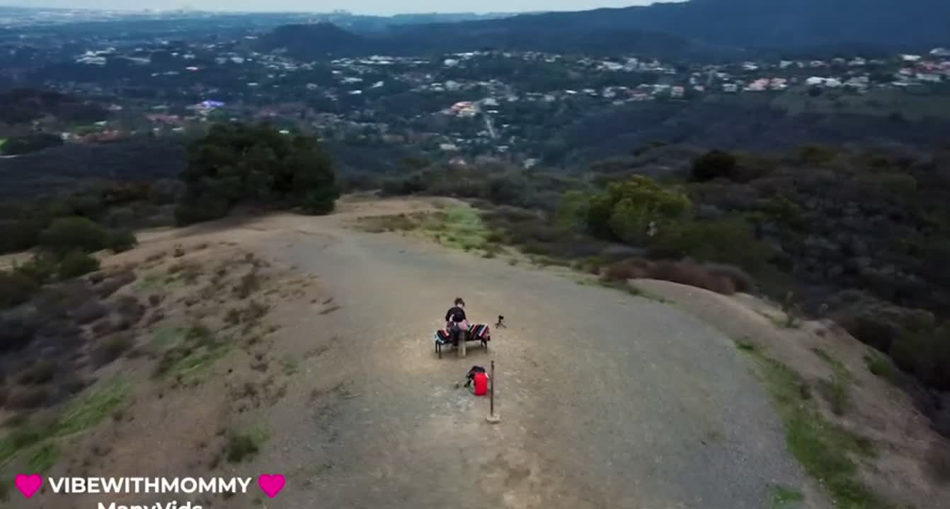 He’s flying a drone on his thrown. - free porn video