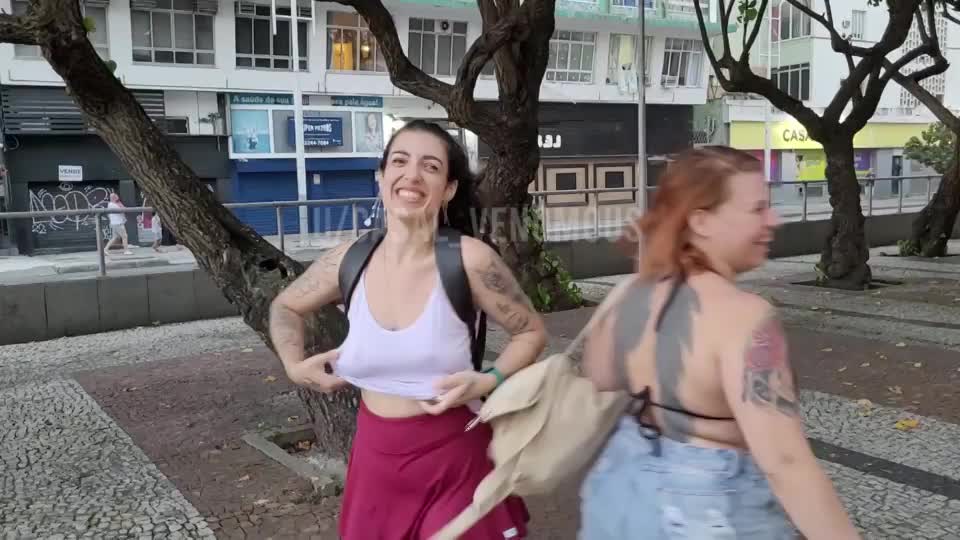 [GIF] Flashing for the hotel employeers - free porn video