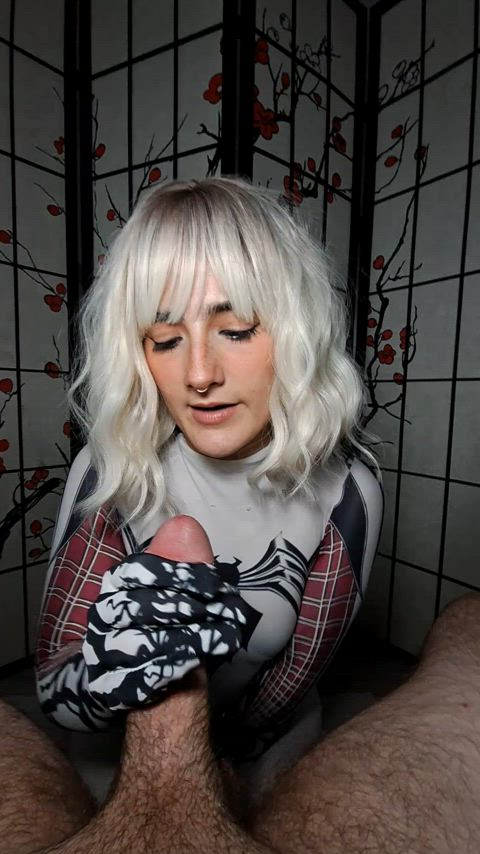 Spidergwen Loves Finishing The Job - free porn video