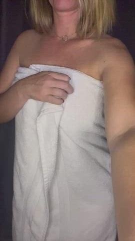 My boobs can’t hold up my towel - free porn video