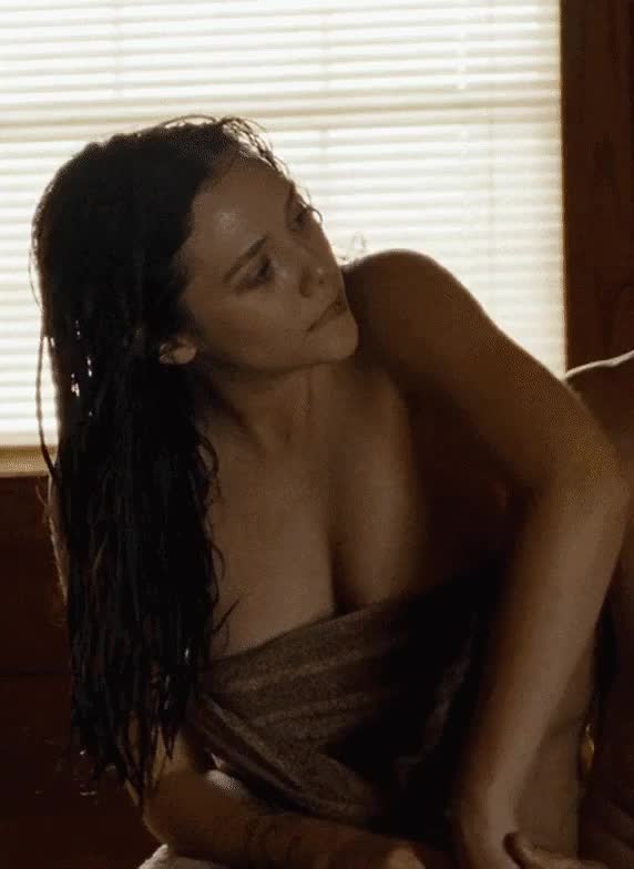 Elizabeth Olsen revaling her gorgeous tits - free porn video