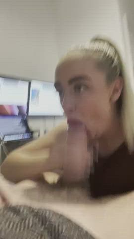 Blonde with Fast Hands - free porn video
