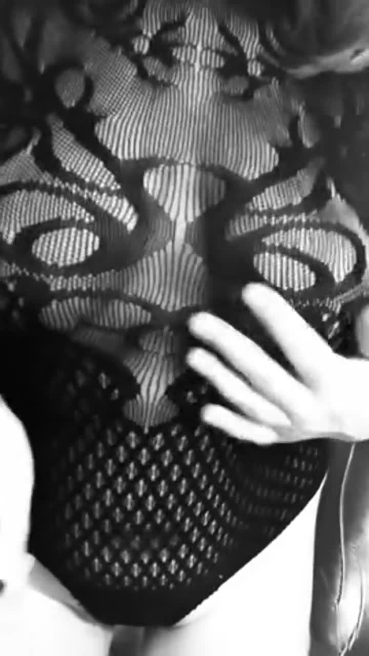 HUGE is in the EYE of the HOLDER. Or the HAND...whatever.....lol - free porn video