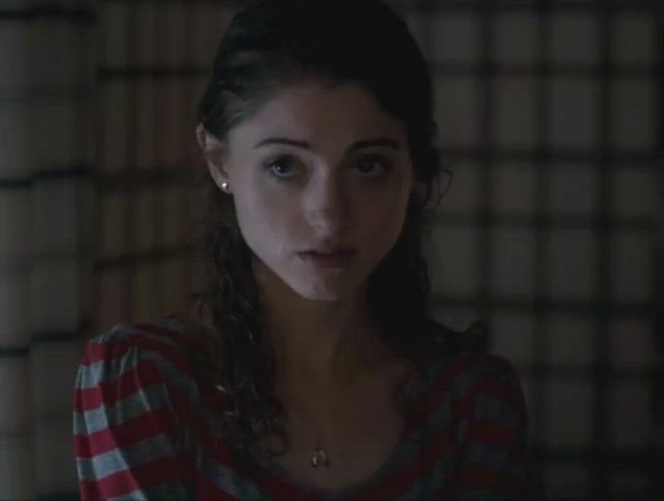 Natalia Dyer stripping down to show us her tight little body - free porn video