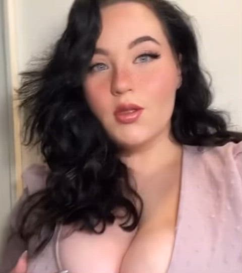 Do you like what I’m wearing or should I take it off completely? - free porn video