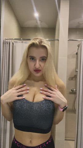 Smashing my tits at the comfort room - free porn video