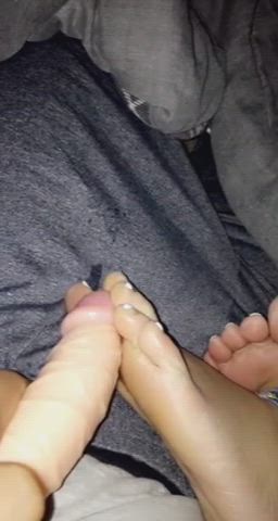 Wife’s sleepy toes - free porn video