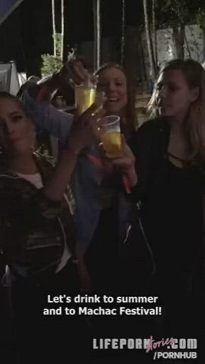 Guy Fucks His Friends At A Concert - free porn video