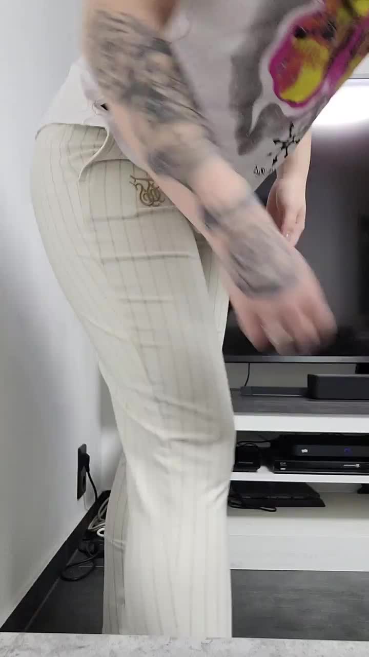 25, weird ass & mid tattoos… Dont be mean :( - free porn video