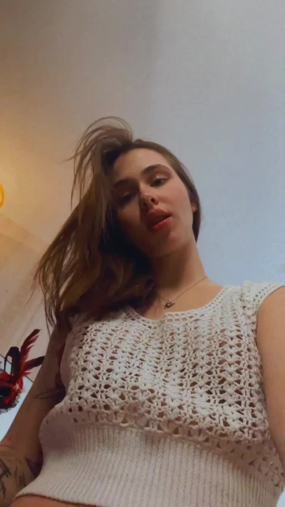 Teasing my juicy clit - free porn video