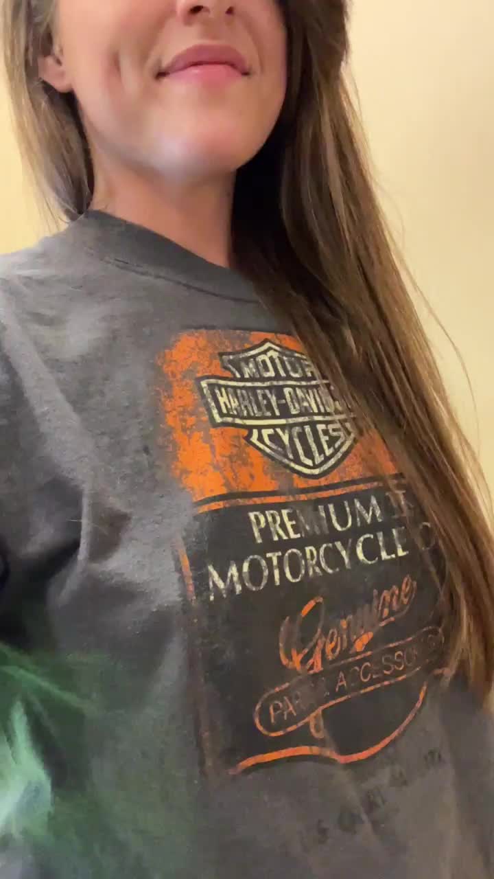 Quick flash in the tanning salon [gif] - free porn video