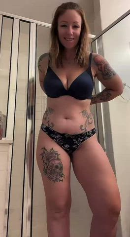 Who’s showering with me this morning? - free porn video