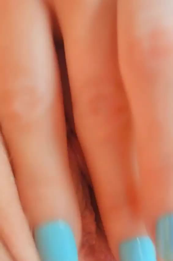 I thought my pussy looked especially photogenic today - free porn video