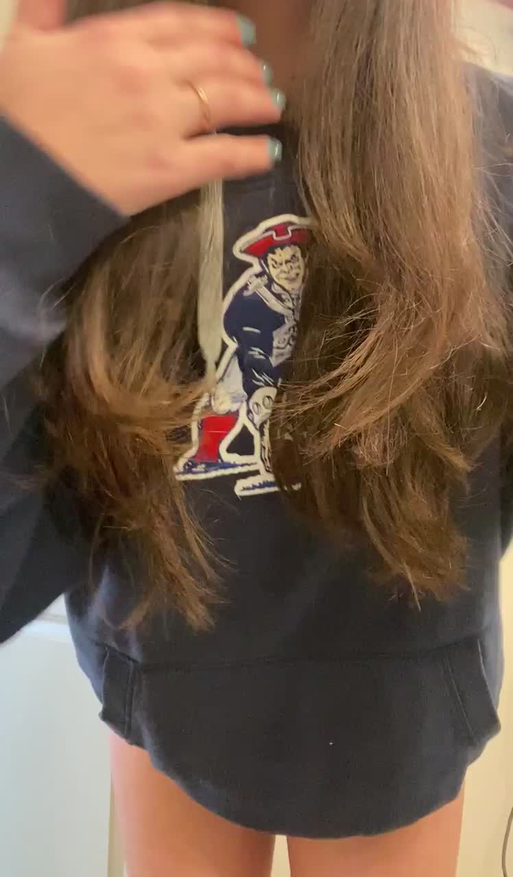sending my sextape to whoever upvotes just because I'm horny (my autoreply is on)emiliy4611 - free porn video