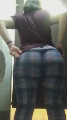 Damnn!! Does anyone know who this is? - free porn video