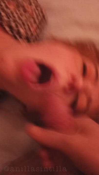 moaning and playing with my pussy as he cums on my face and makes me lick it up 💕💦👅 - free porn video