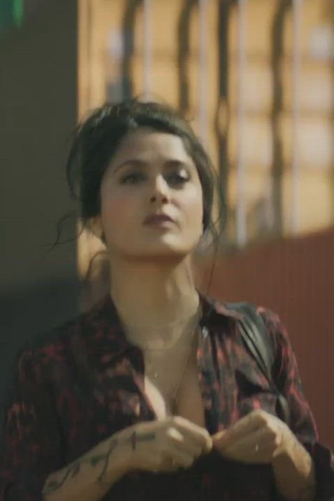 Salma Hayek's big bouncing tits in Hitman's Wife's Bodyguard - free porn video