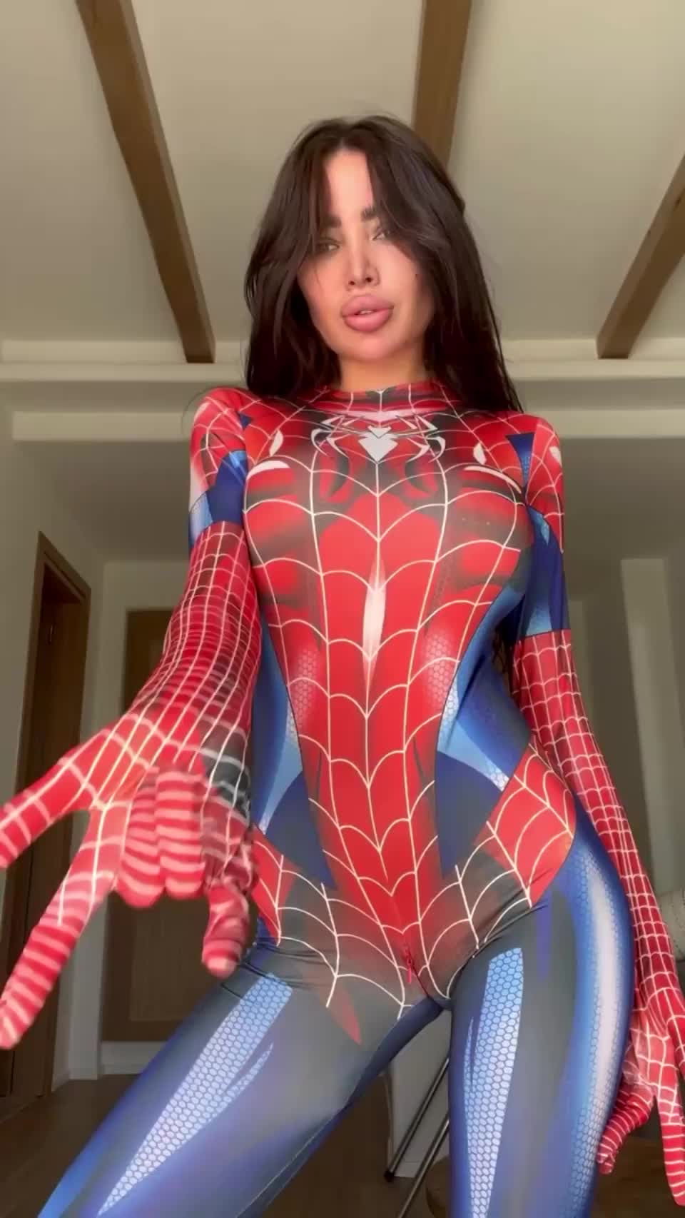 Spidy bimbo - free porn video