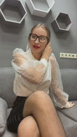 😈💖 Very revealing clothes for work... The guys in the office will love it😏 - free porn video