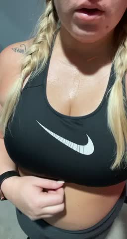 Just a little sweaty after that workout 🥵 - free porn video
