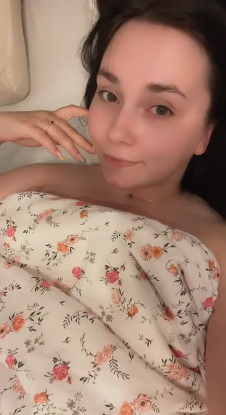 Sorry for my no makeup look, just wanted to show my boobs - free porn video