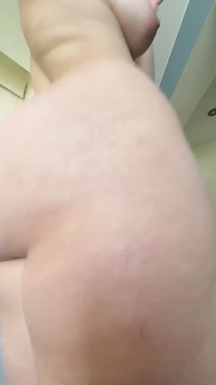 any daddy is proud of me for building this ass?? - free porn video