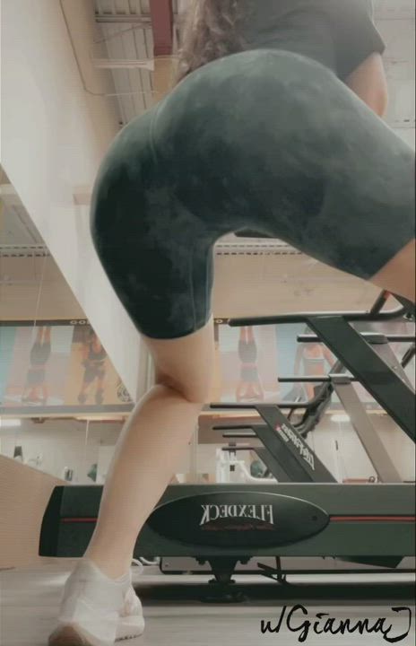 The a/c is broken at my gym so I’m just doing what I gotta do [GIF] - free porn video