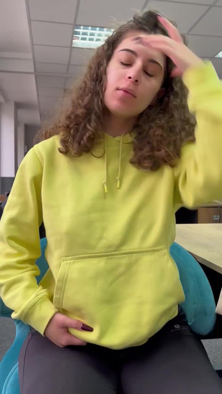 My gift to my boss was a surprise blowjob - free porn video