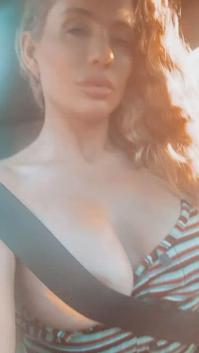 Would I distract you from driving? - free porn video