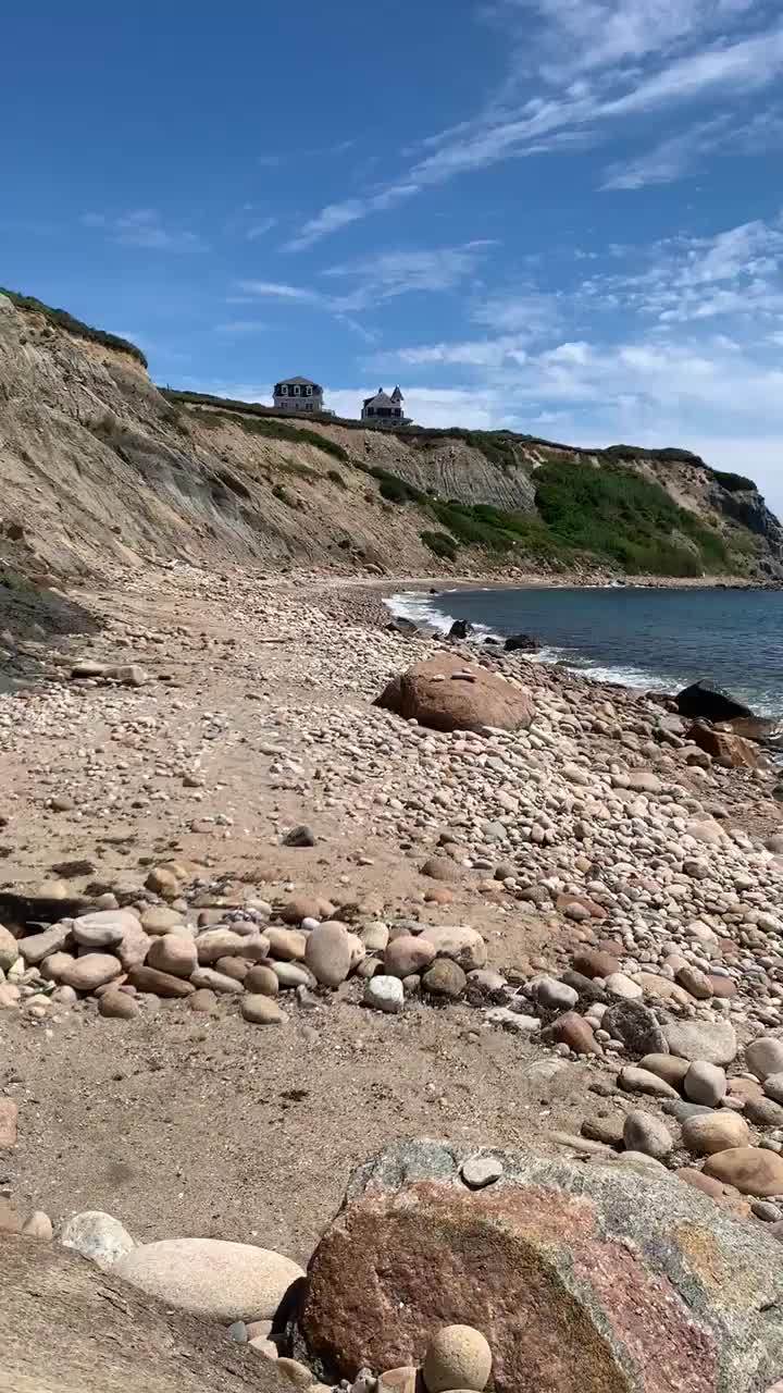 Sucking cock behind a rock 😋 - free porn video