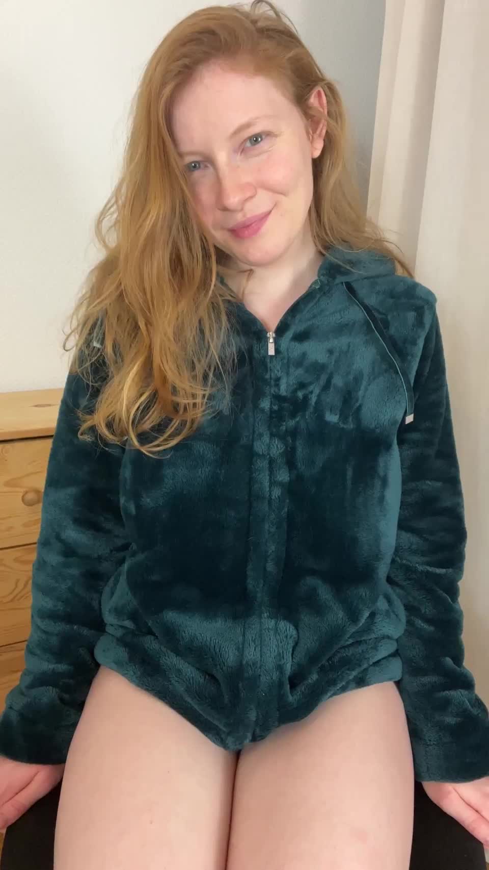 Just a small redhead but then... - free porn video