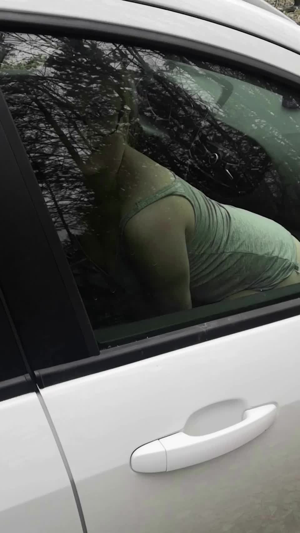 My college math teacher fucked me in his car in return for a good exam grade :3 - free porn video